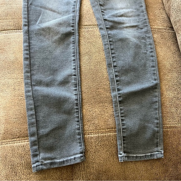 Levi’s Super Skinny Jeans - Picture 7 of 16